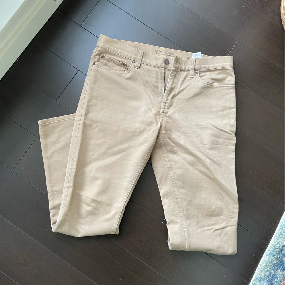 Banana Republic Men's Chinos in Light Khaki